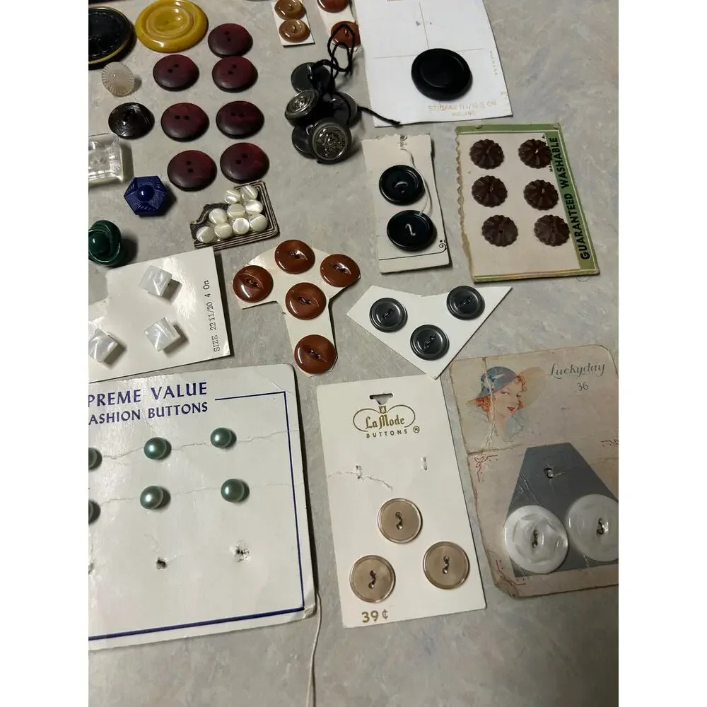 Assorted vintage buttons